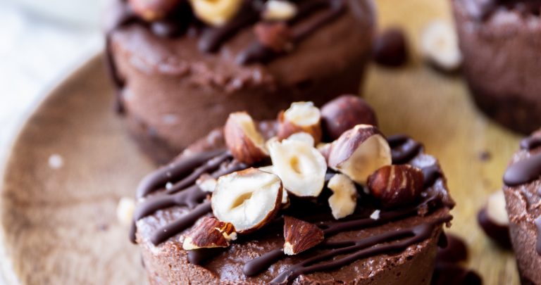 mini raw vegan chocolate cheesecakes with hazelnuts