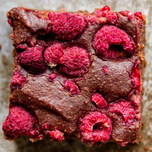 vegan chocolate brownies with chickpeas and rapsberries
